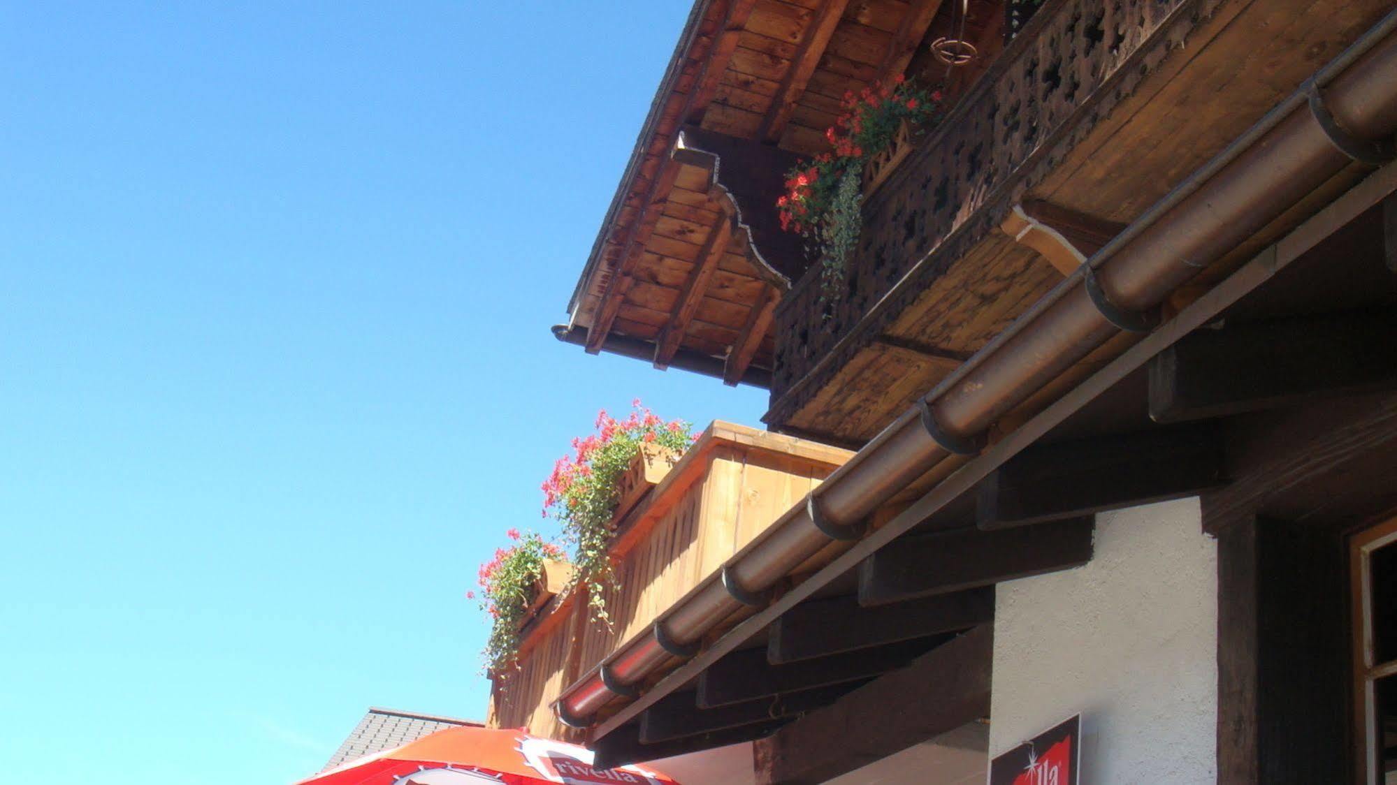 Hotel Restaurant Les Lilas Les Diablerets Bagian luar foto