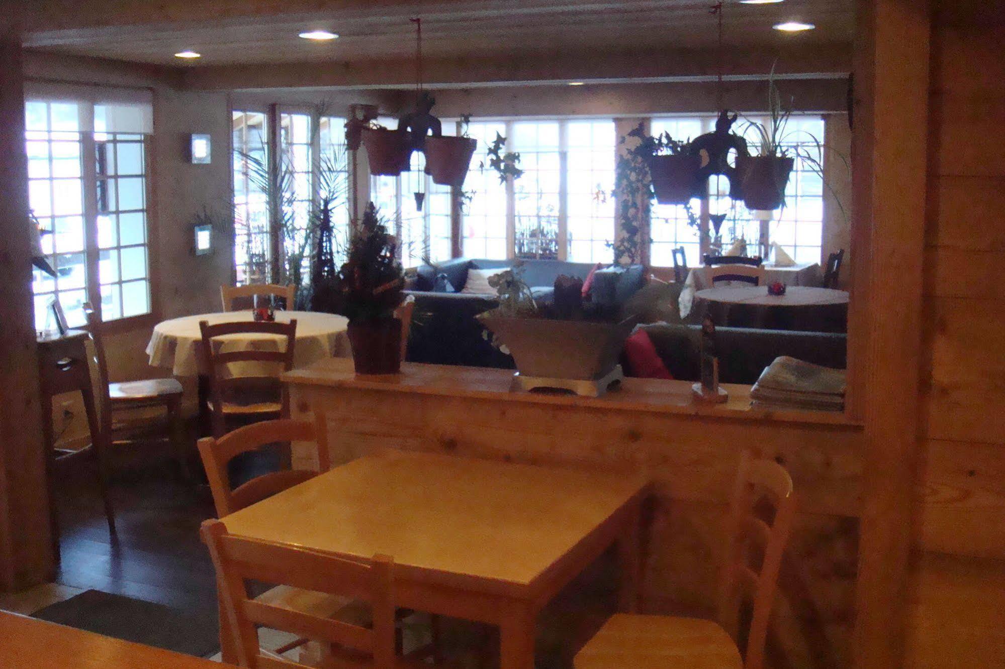 Hotel Restaurant Les Lilas Les Diablerets Bagian luar foto